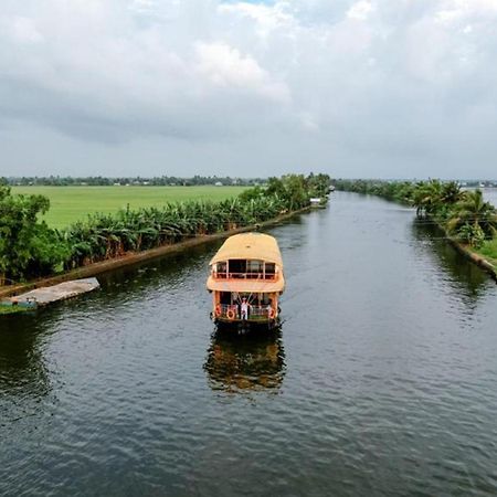 Hotel Vaishnav Tours Alappuzha Exterior foto
