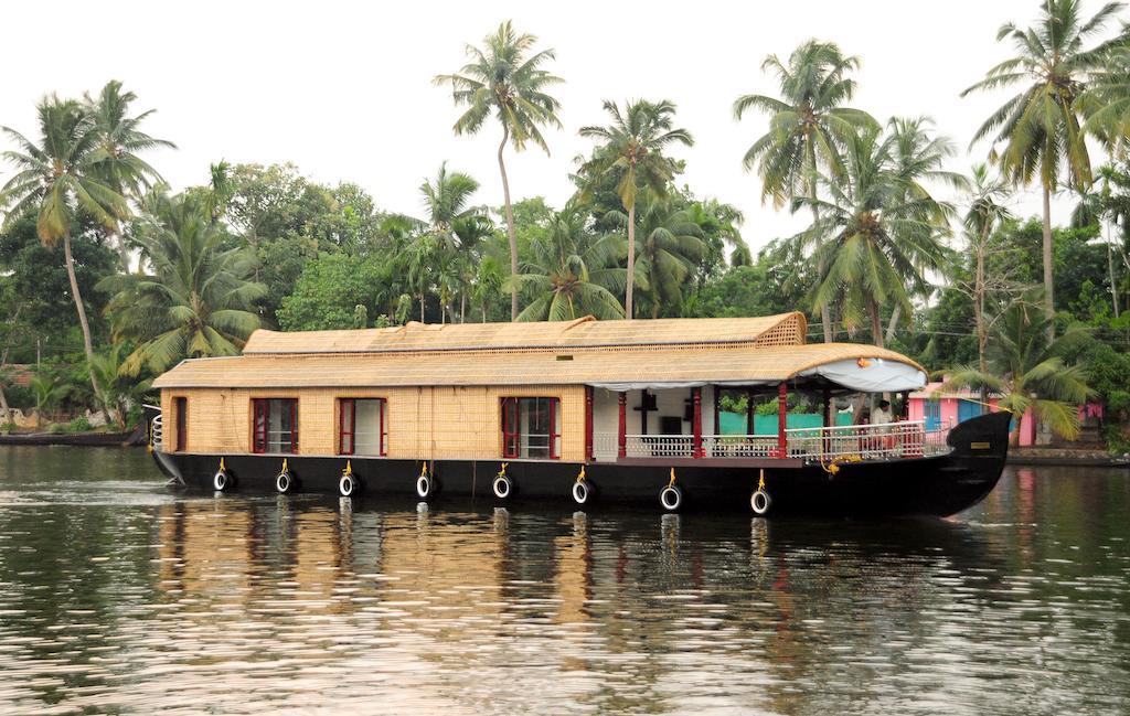 Hotel Vaishnav Tours Alappuzha Zimmer foto