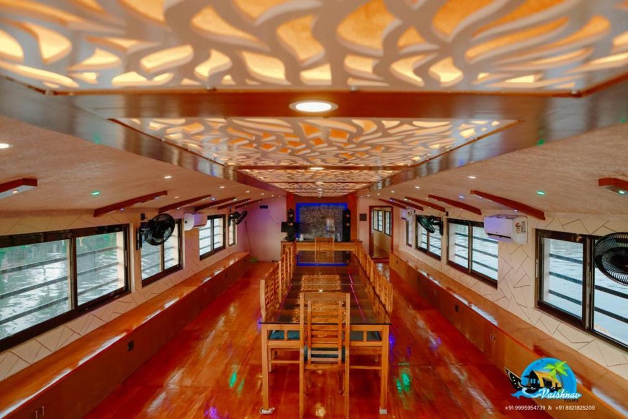 Hotel Vaishnav Tours Alappuzha Exterior foto