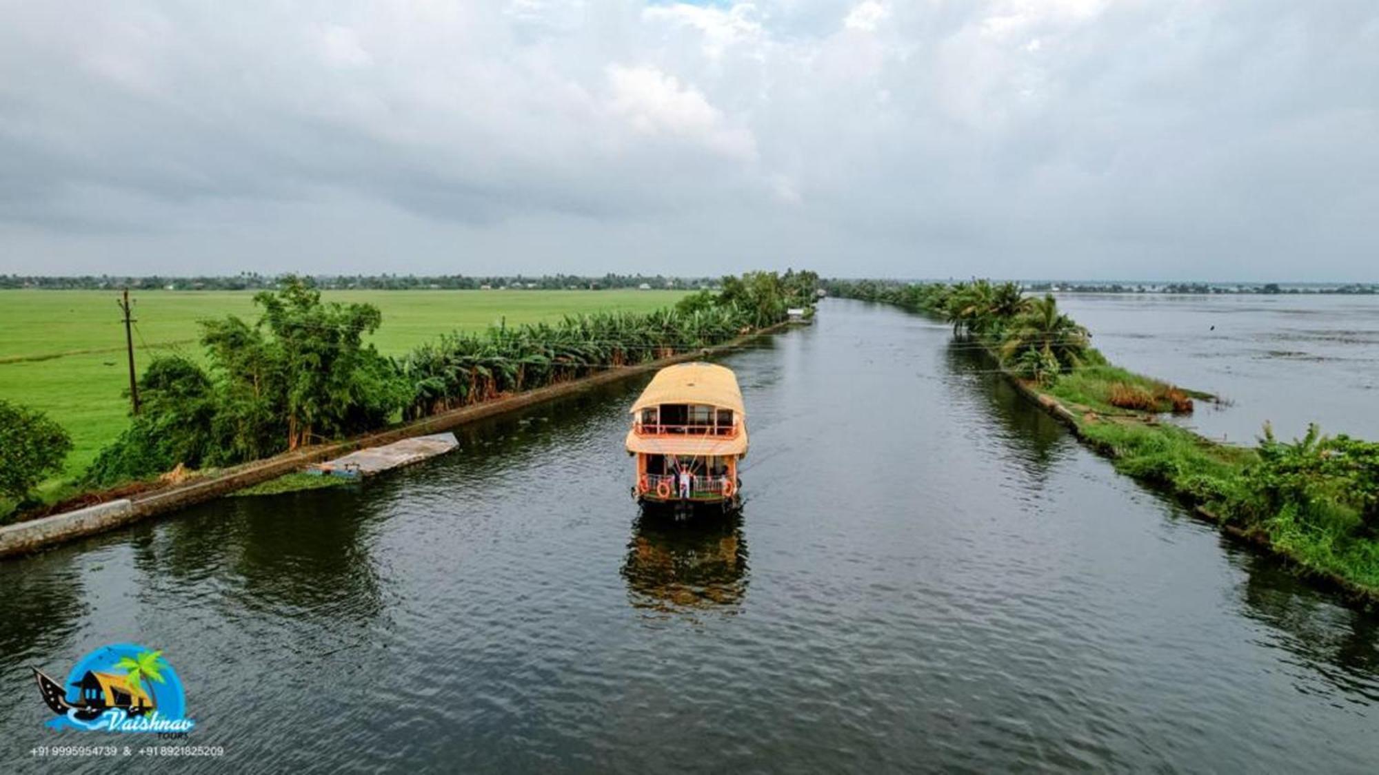 Hotel Vaishnav Tours Alappuzha Exterior foto