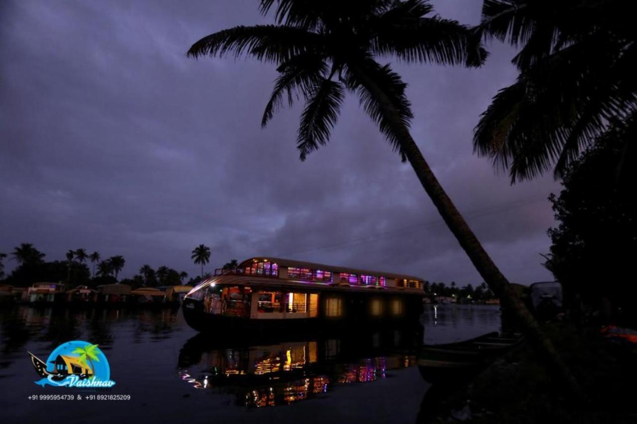Hotel Vaishnav Tours Alappuzha Exterior foto