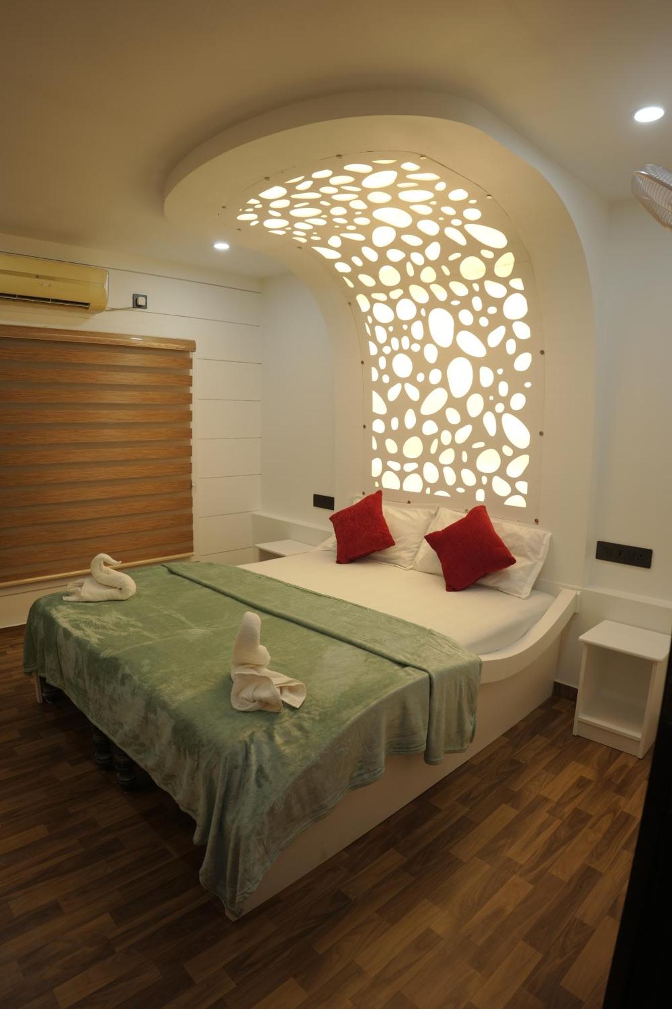 Hotel Vaishnav Tours Alappuzha Exterior foto