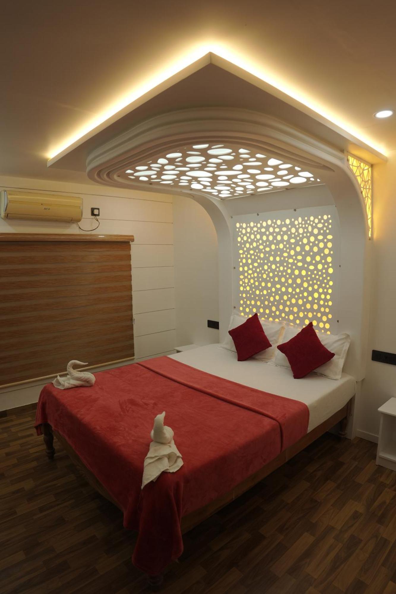 Hotel Vaishnav Tours Alappuzha Exterior foto