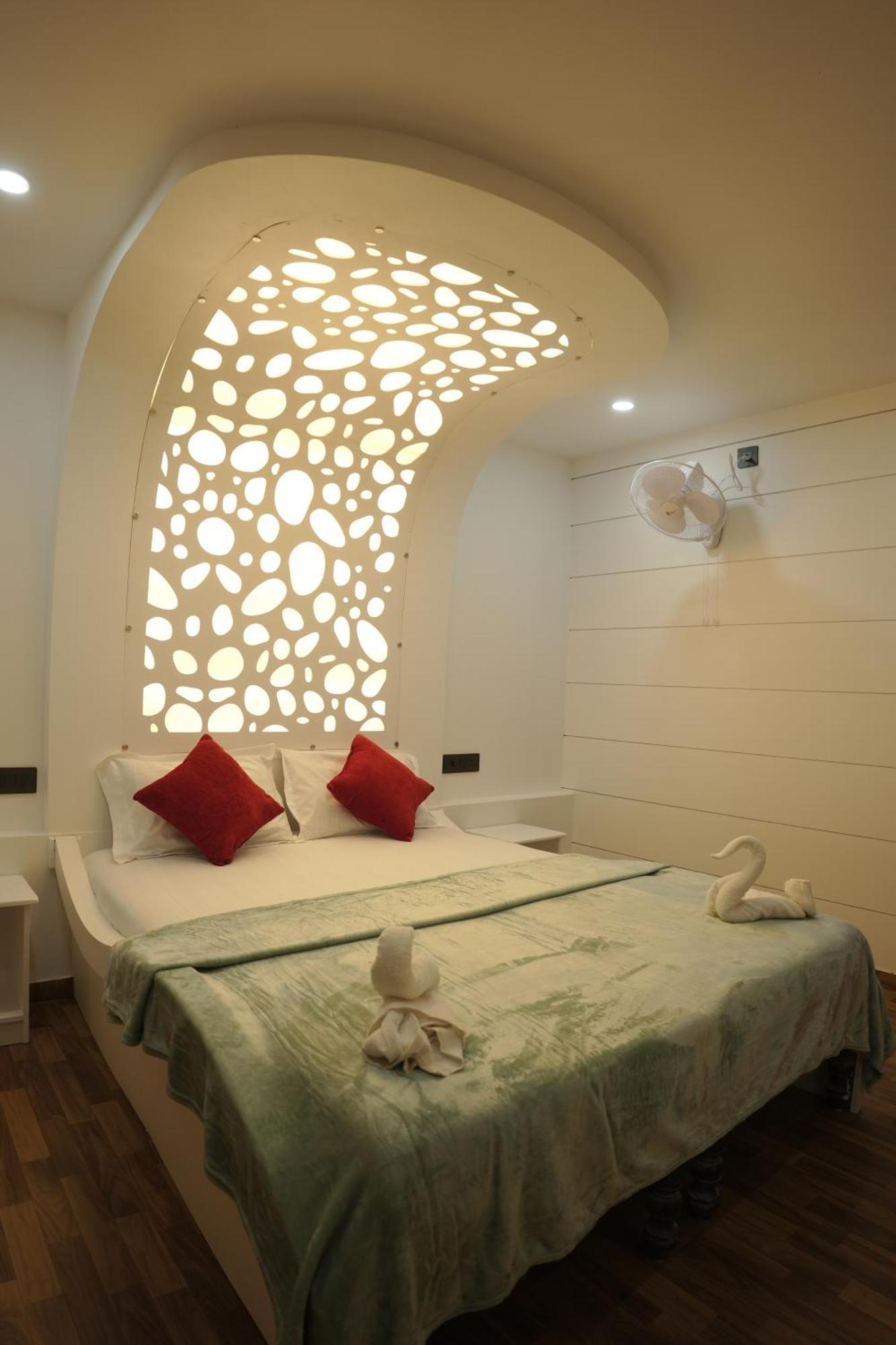 Hotel Vaishnav Tours Alappuzha Exterior foto