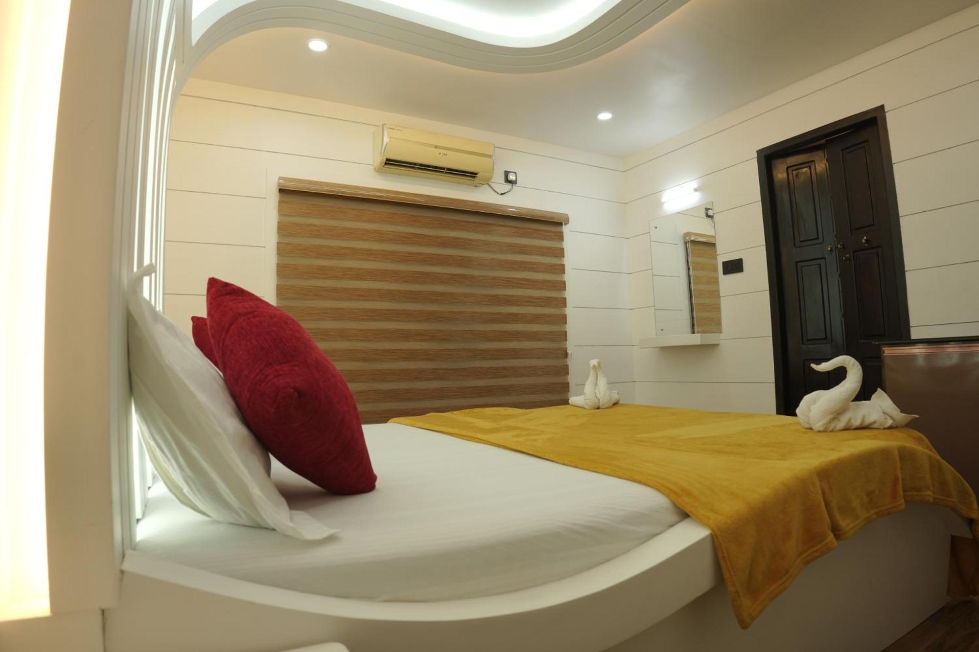 Hotel Vaishnav Tours Alappuzha Exterior foto