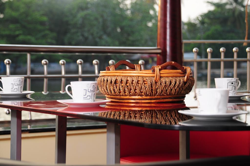 Hotel Vaishnav Tours Alappuzha Zimmer foto