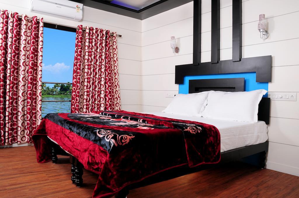 Hotel Vaishnav Tours Alappuzha Zimmer foto