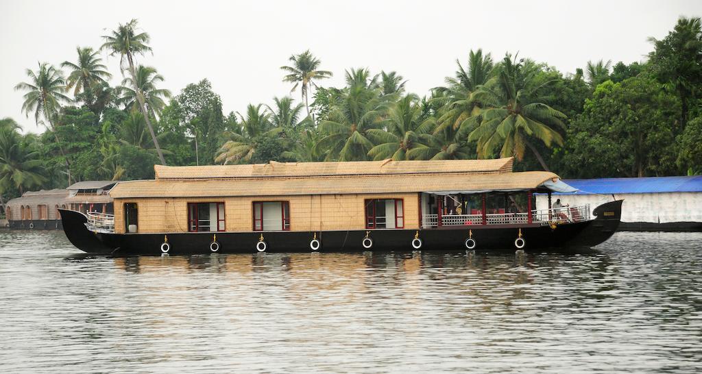 Hotel Vaishnav Tours Alappuzha Zimmer foto