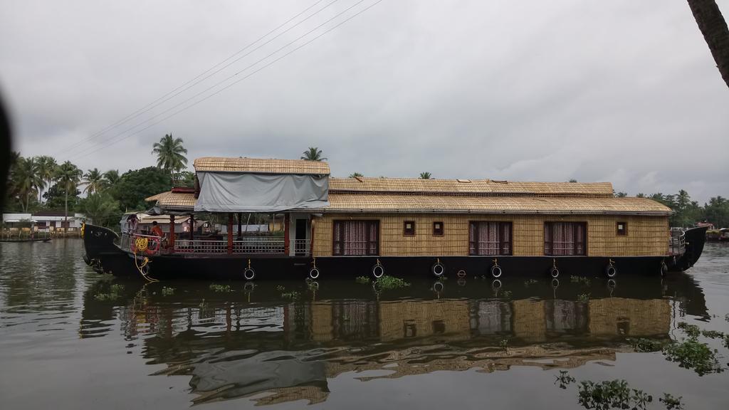 Hotel Vaishnav Tours Alappuzha Exterior foto