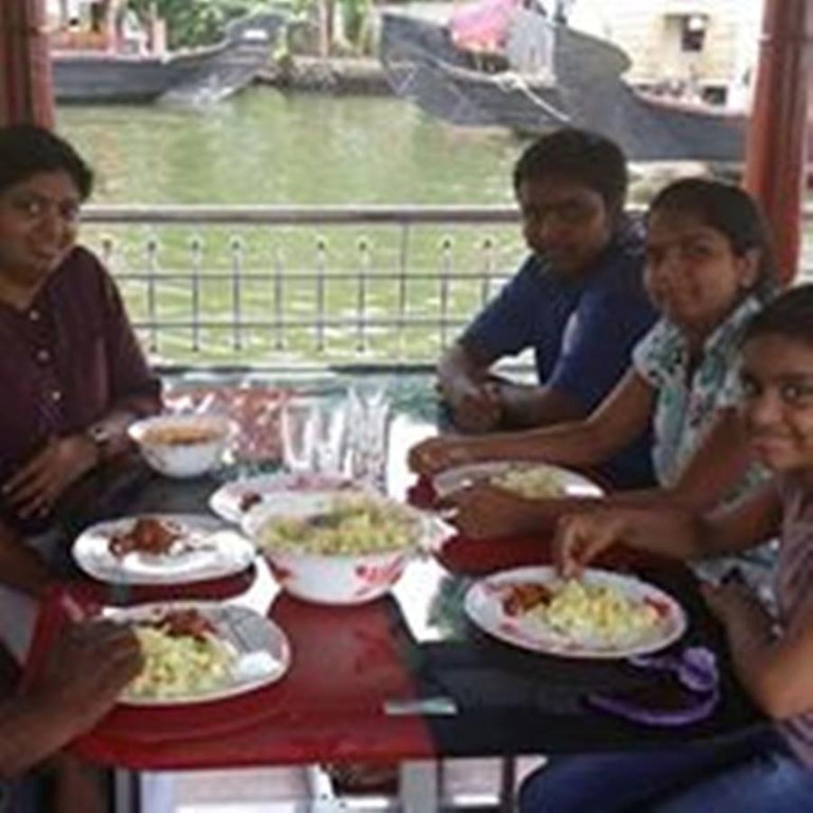 Hotel Vaishnav Tours Alappuzha Exterior foto