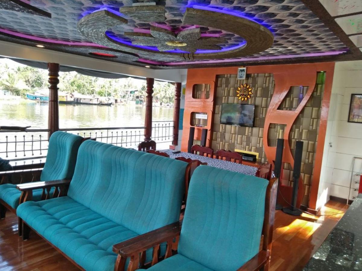 Hotel Vaishnav Tours Alappuzha Exterior foto