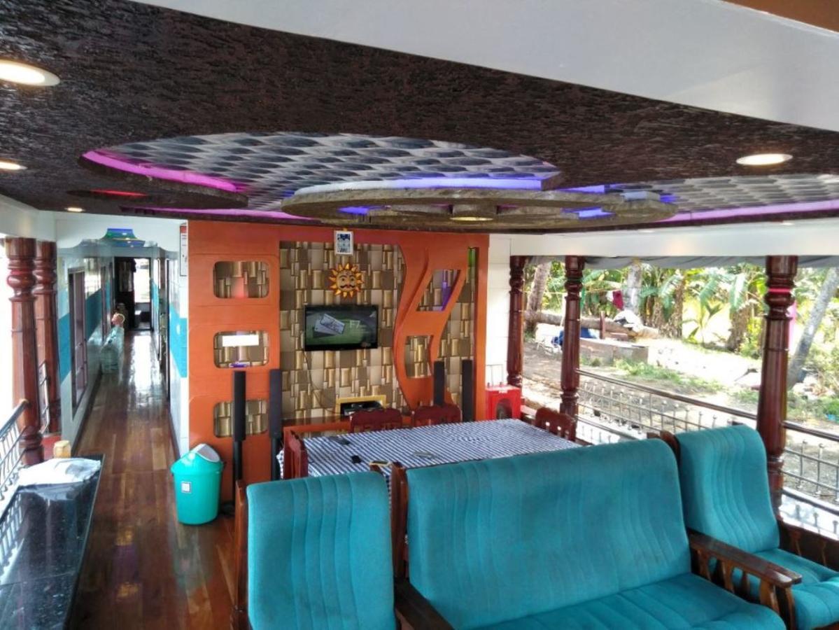 Hotel Vaishnav Tours Alappuzha Exterior foto