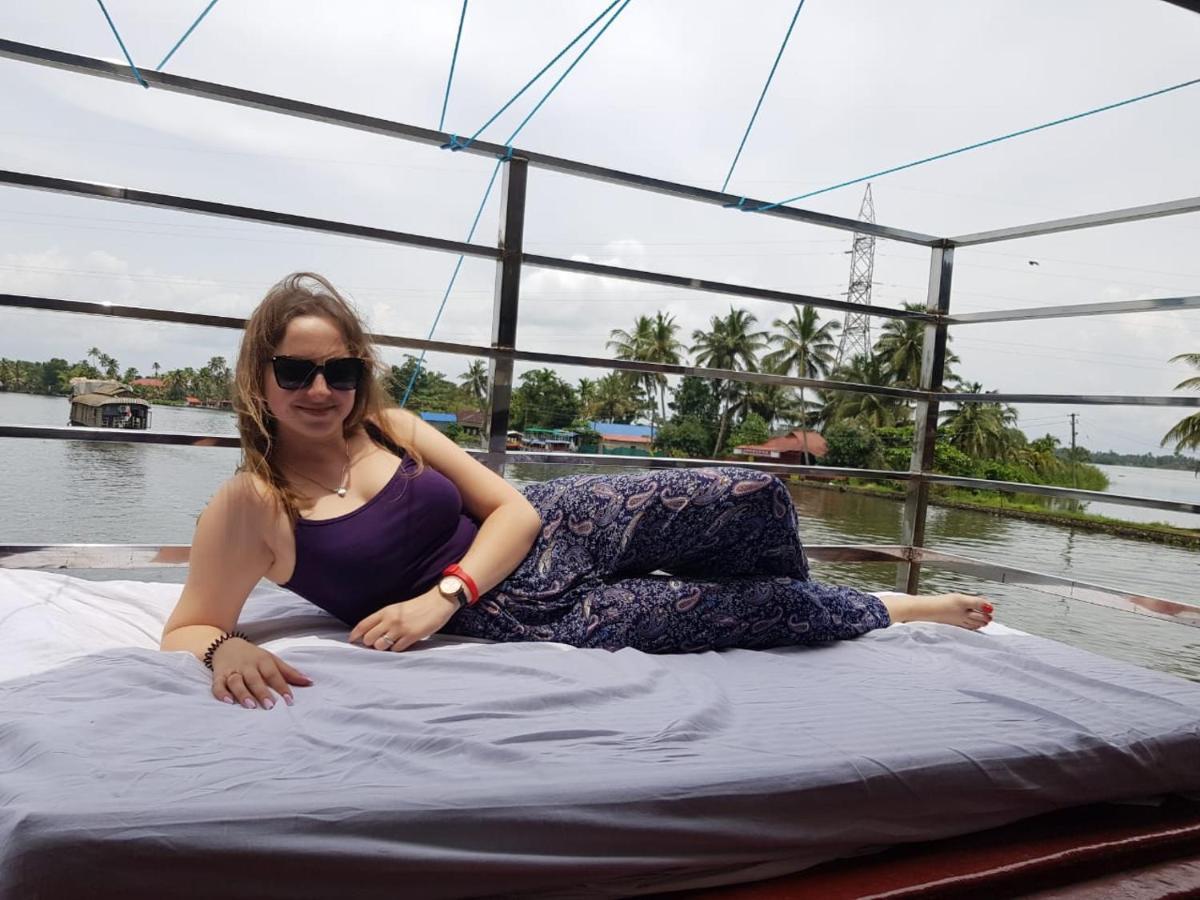 Hotel Vaishnav Tours Alappuzha Exterior foto